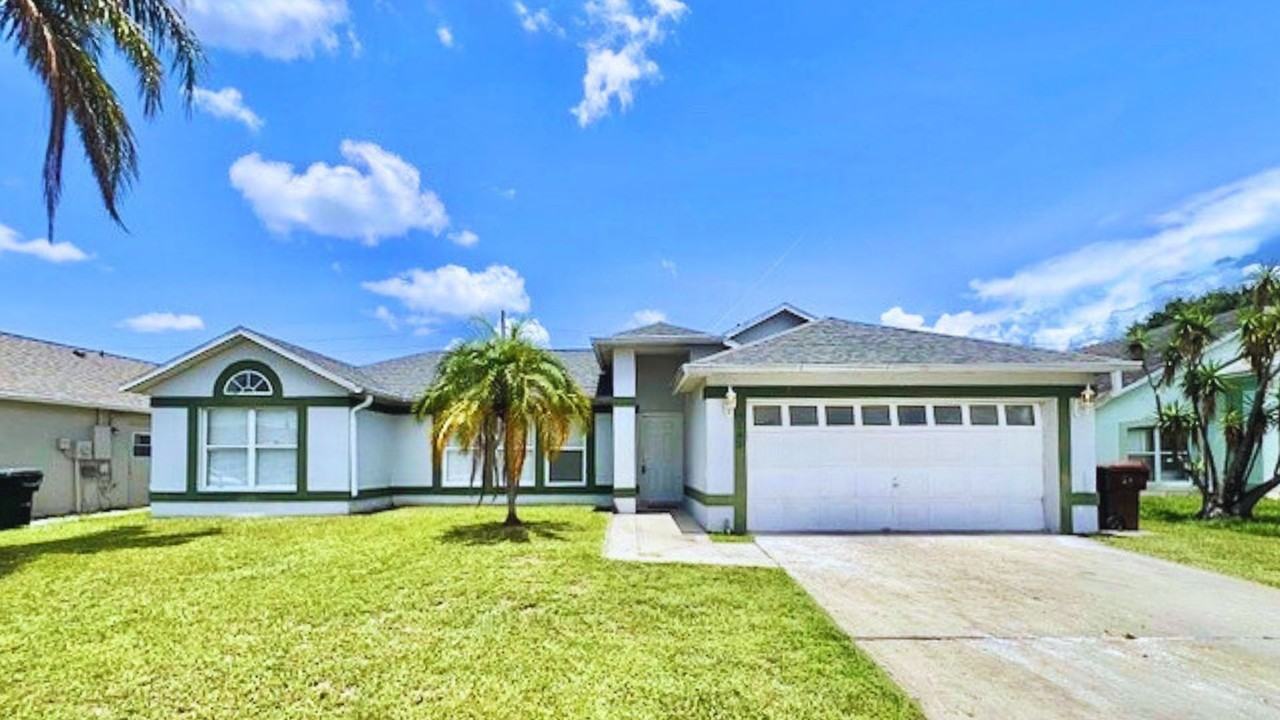 2342 Queenswood Cir #1 - Photo 2 of 23