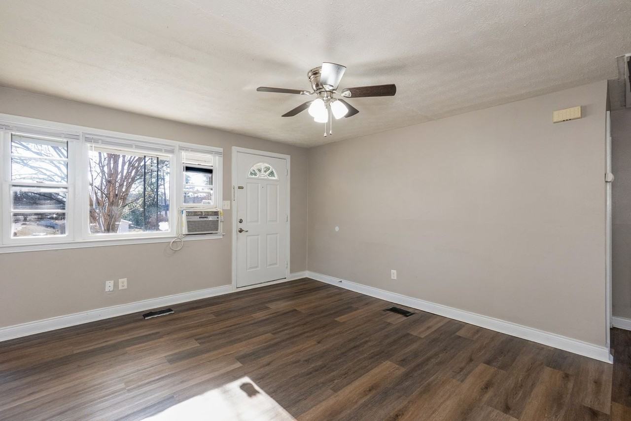 300 West St - Photo 7 of 16