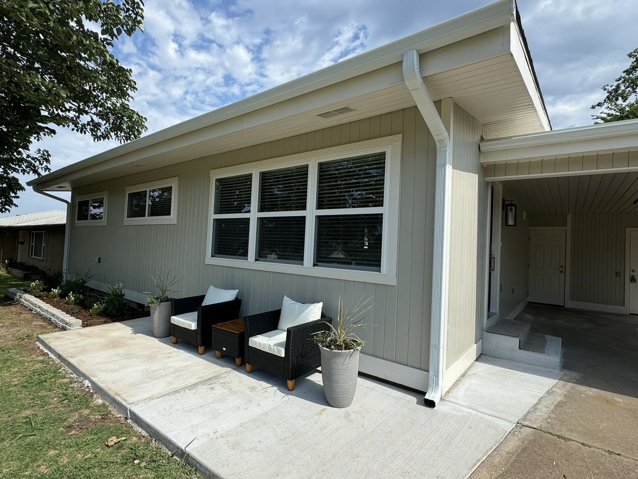 1442 E Broadway St #1 - Photo 2 of 50