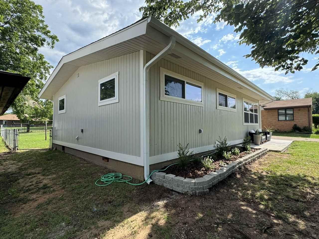 1442 E Broadway St #1 - Photo 3 of 50