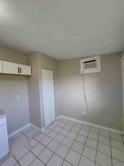 291 Lowell Ave #6 - Photo 2 of 3