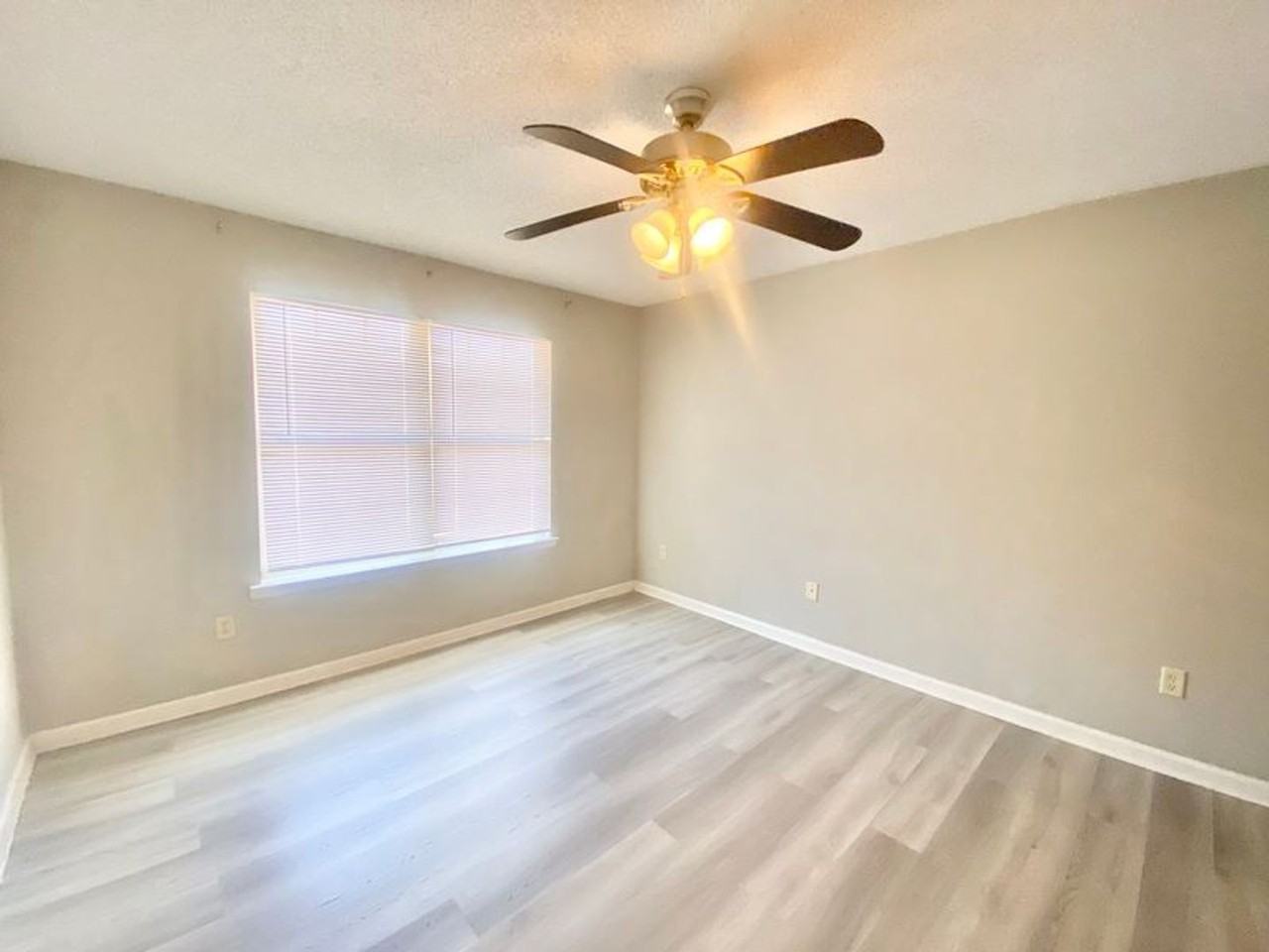 424 Lancaster Loop - Photo 2 of 7