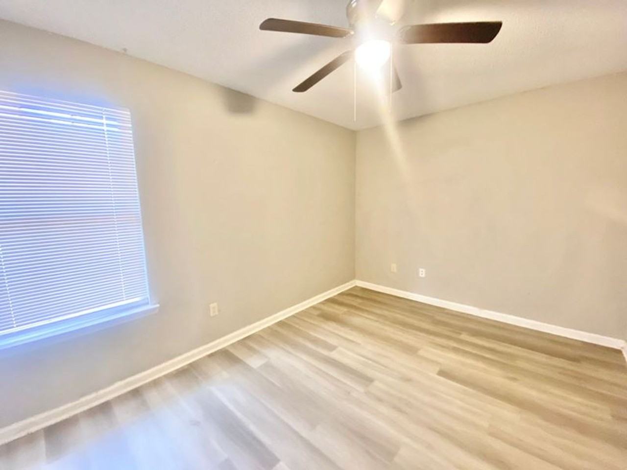 424 Lancaster Loop - Photo 4 of 7