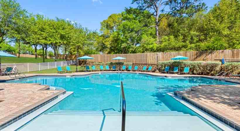 100 Bel Aire Drive - Photo 6 of 9