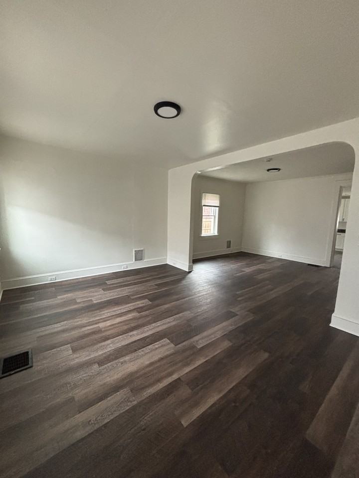 28 Caroline St #1 - Photo 4 of 16