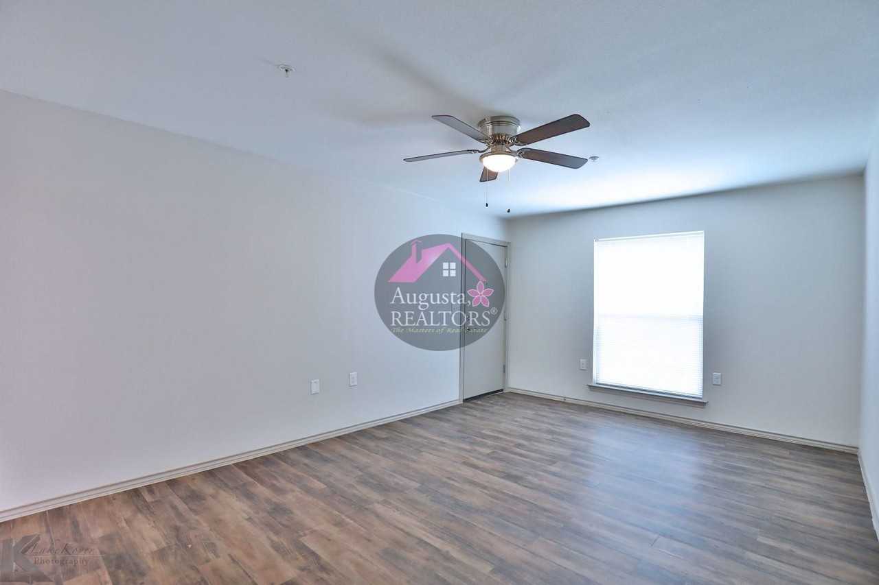 2800 2800 Sayles - 26 A - Photo 4 of 29