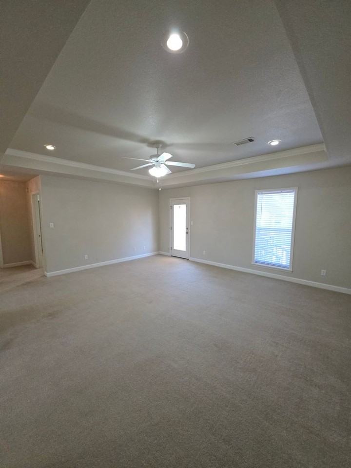 2102 S Greenwich Ave - Photo 3 of 26