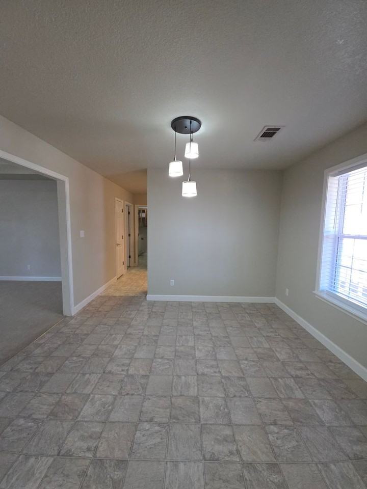 2102 S Greenwich Ave - Photo 5 of 26