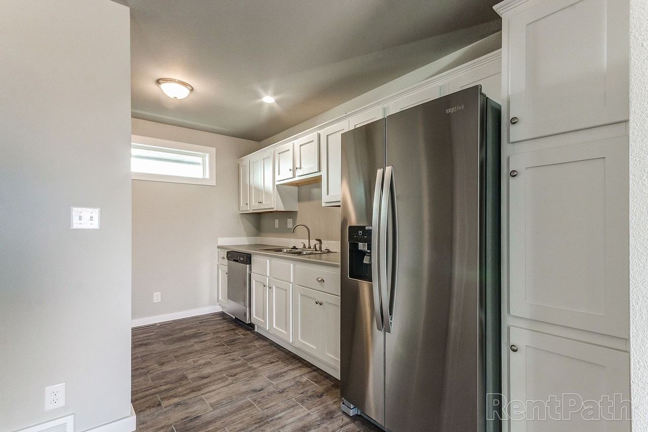 227 Omnia Street - Photo 5 of 50