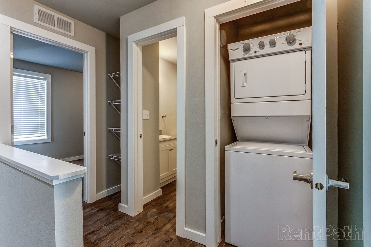 227 Omnia Street - Photo 6 of 50