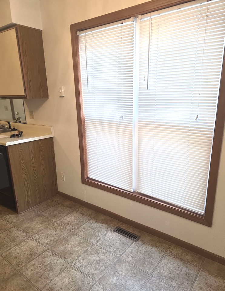 3412 E Sunset St - Photo 6 of 16