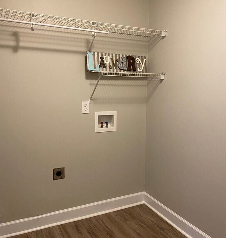 645 Crystal Spring Dr - Photo 4 of 10