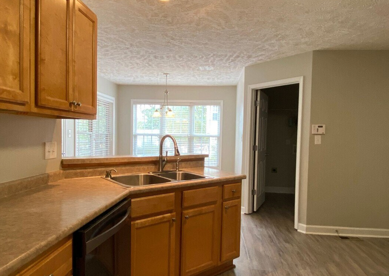 645 Crystal Spring Dr - Photo 5 of 10