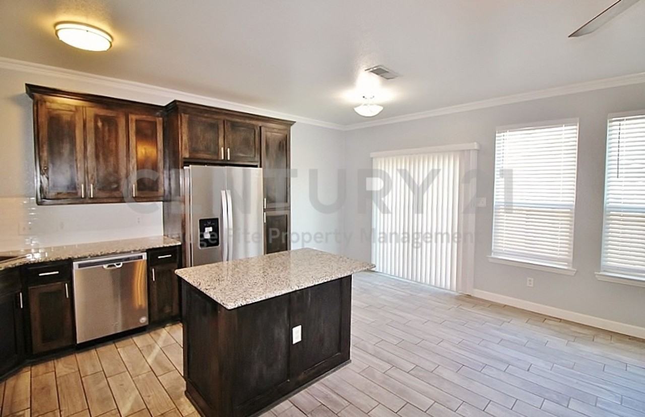 517 Kingscote Ct - Photo 2 of 12