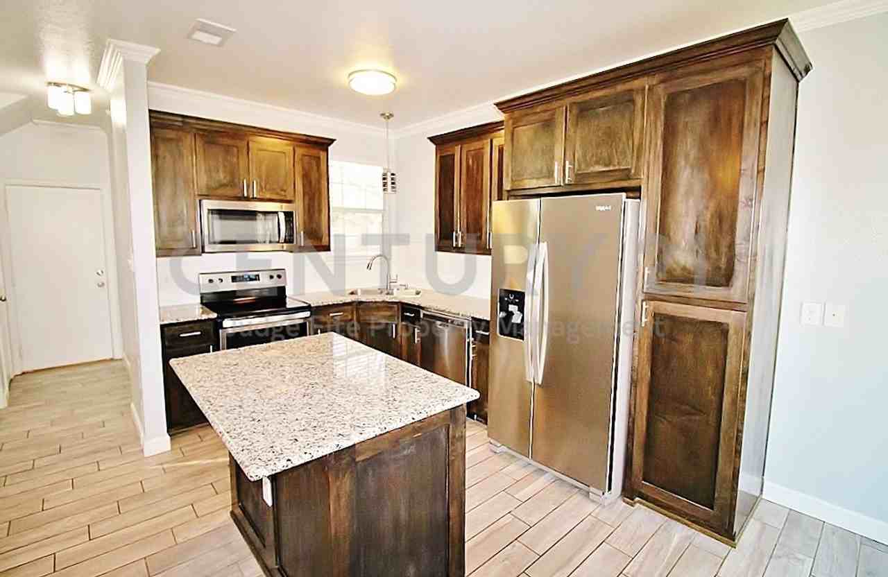 517 Kingscote Ct - Photo 3 of 12