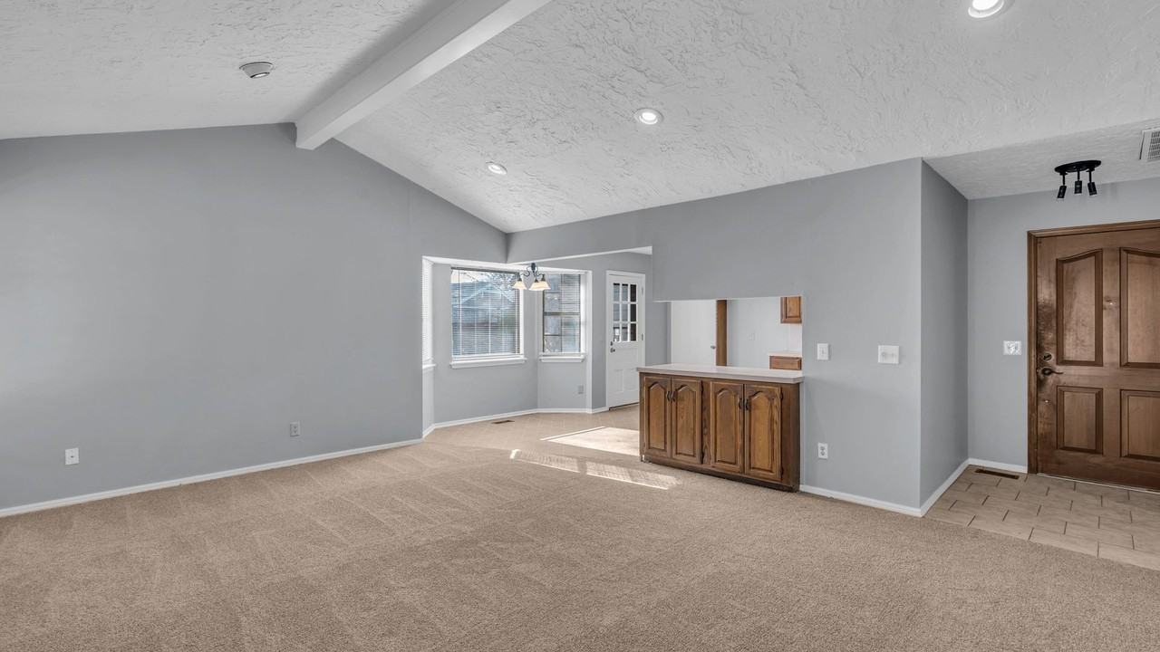 6229 S Troost Ave - Photo 5 of 26