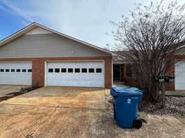 featured image of 416 Leighton Ave