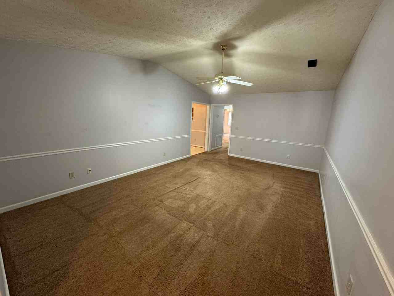 416 Leighton Ave - Photo 4 of 8