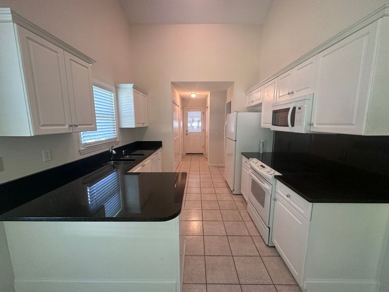 633 Hampton Rd N - Photo 2 of 22