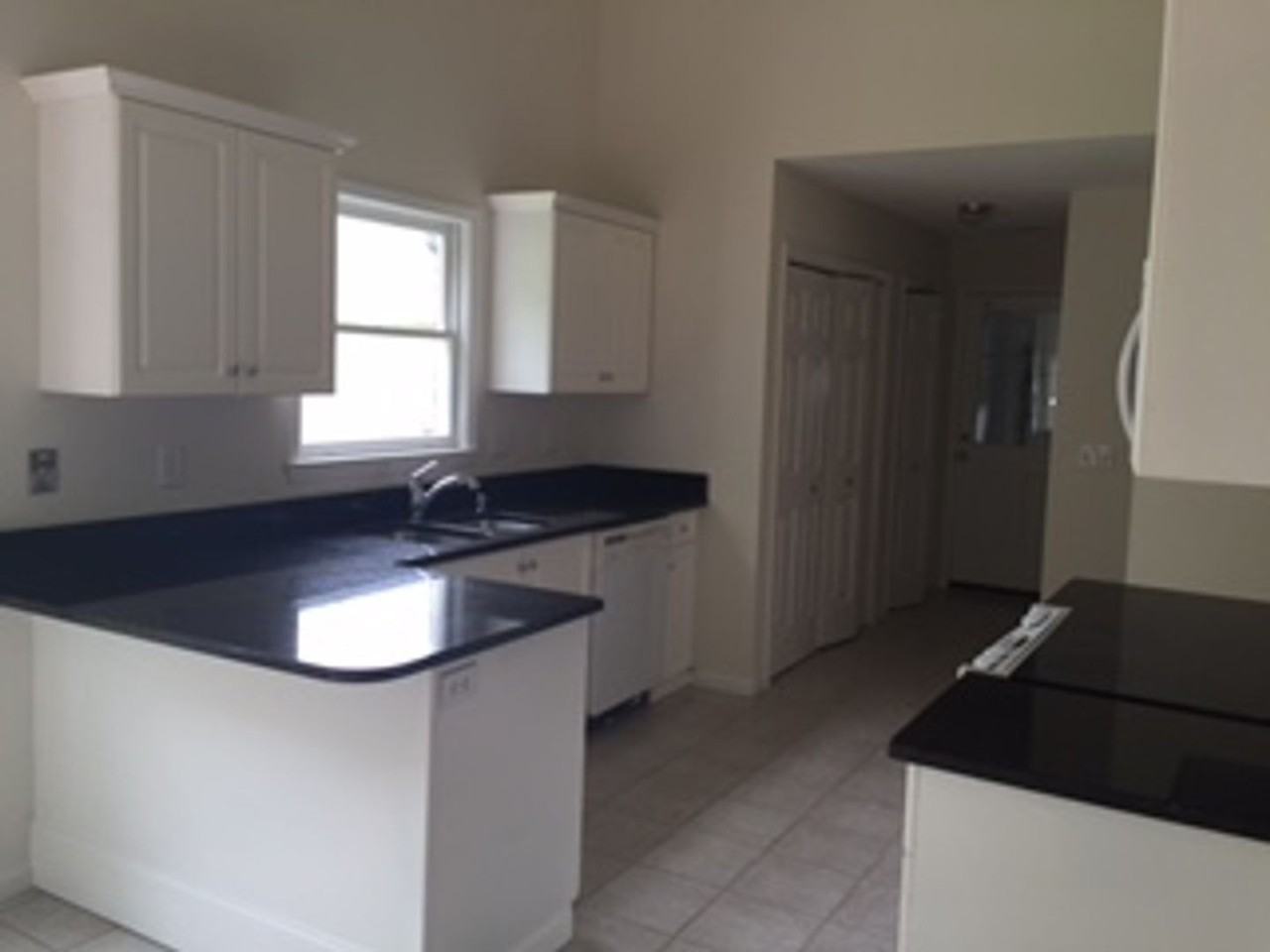 633 Hampton Rd N - Photo 5 of 22