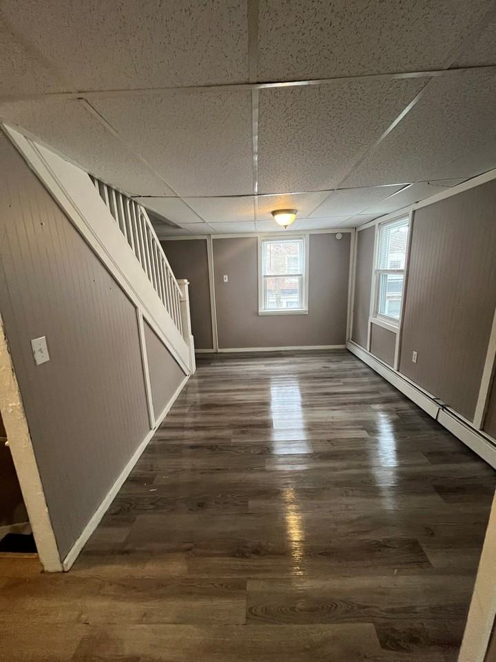 215 E High St - Photo 3 of 9