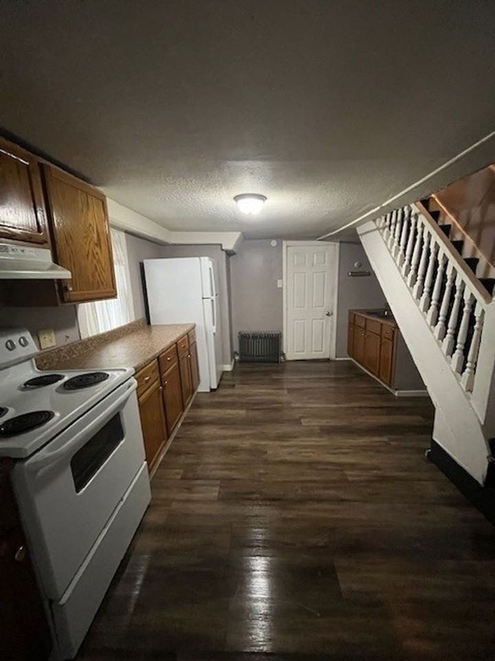 215 E High St - Photo 4 of 9