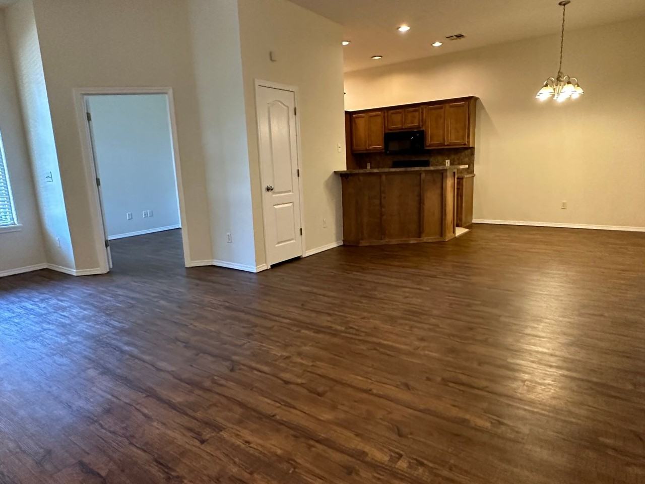 712 Rockridge Cir - Photo 4 of 34