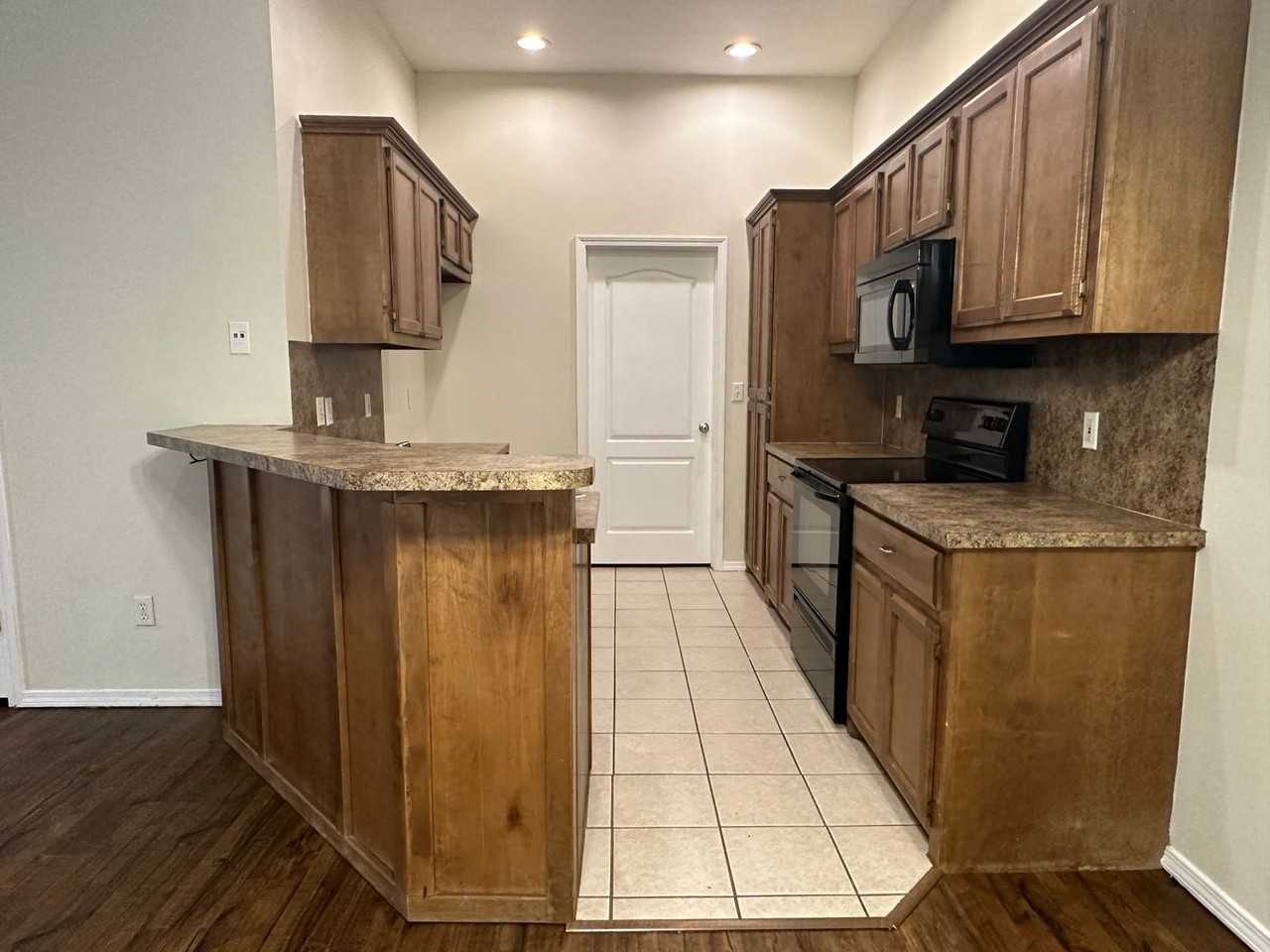 712 Rockridge Cir - Photo 7 of 34