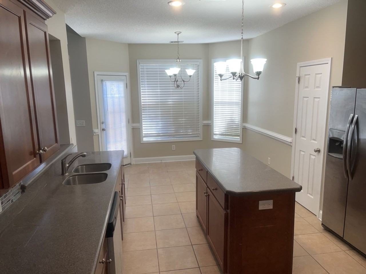 186 Bristol Way - Photo 6 of 36