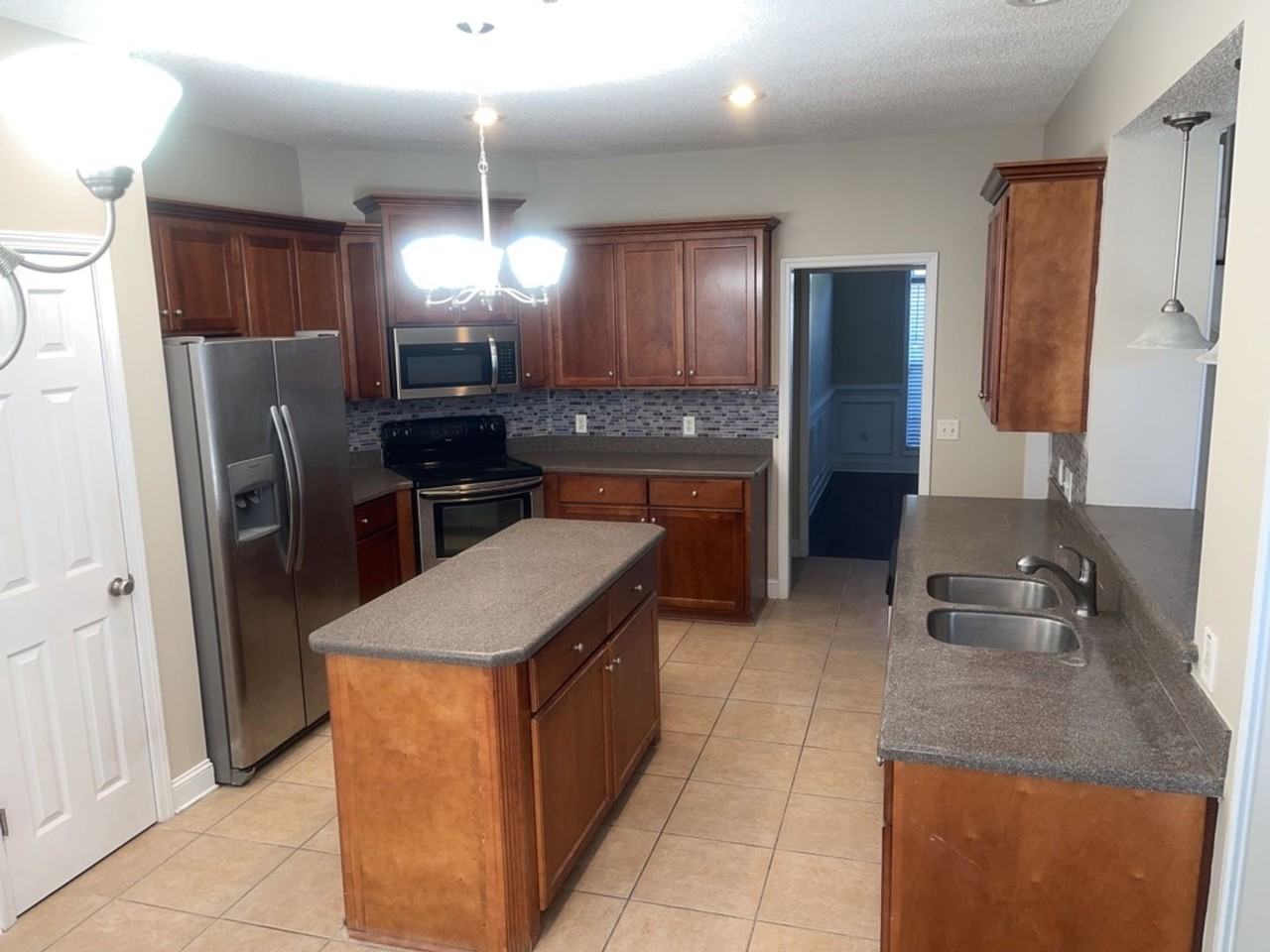 186 Bristol Way - Photo 7 of 36