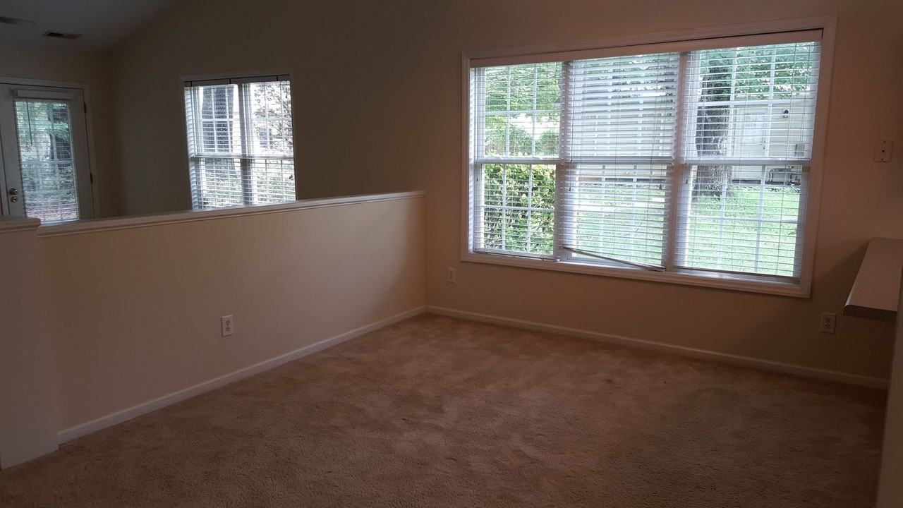 130 W Oak Ave - Photo 4 of 4