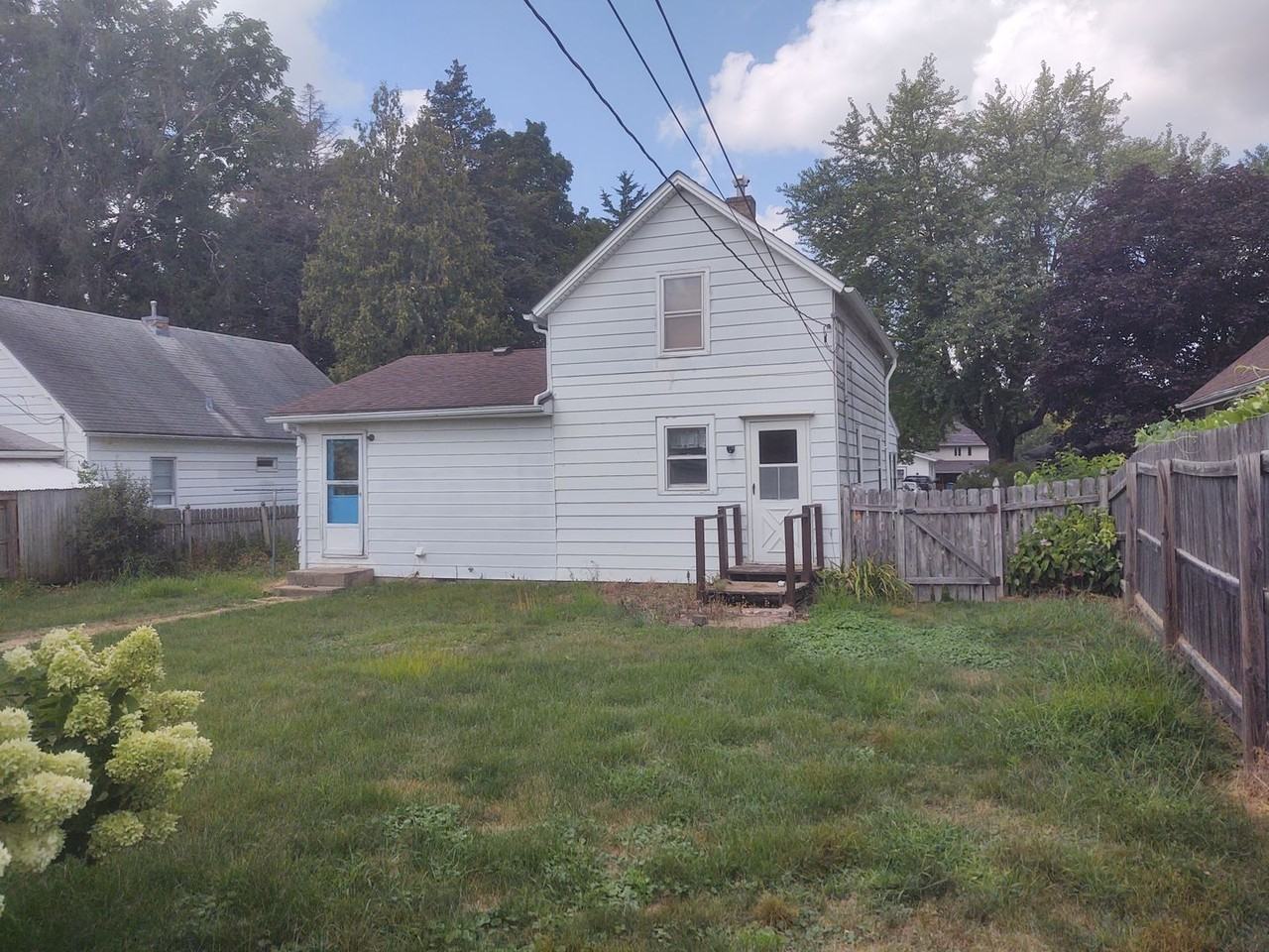 1521 35th St - Photo 3 of 17