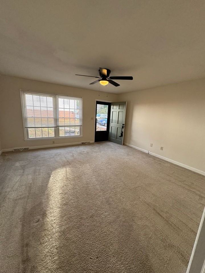 8 Orleans Ct - Photo 2 of 8