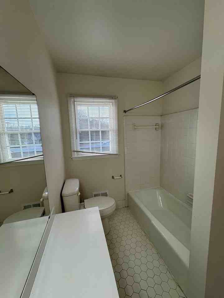8 Orleans Ct - Photo 7 of 8