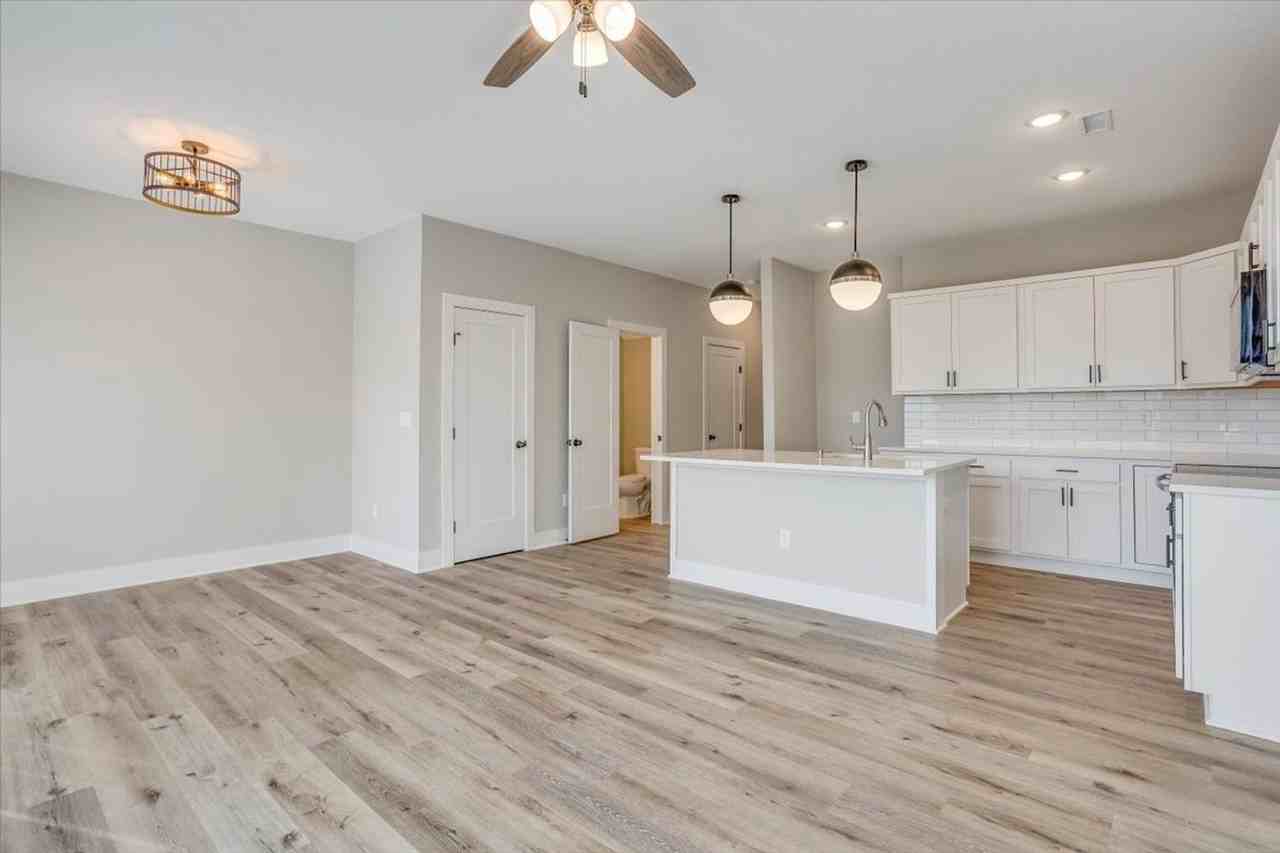 218 N Tracy St - Photo 2 of 11