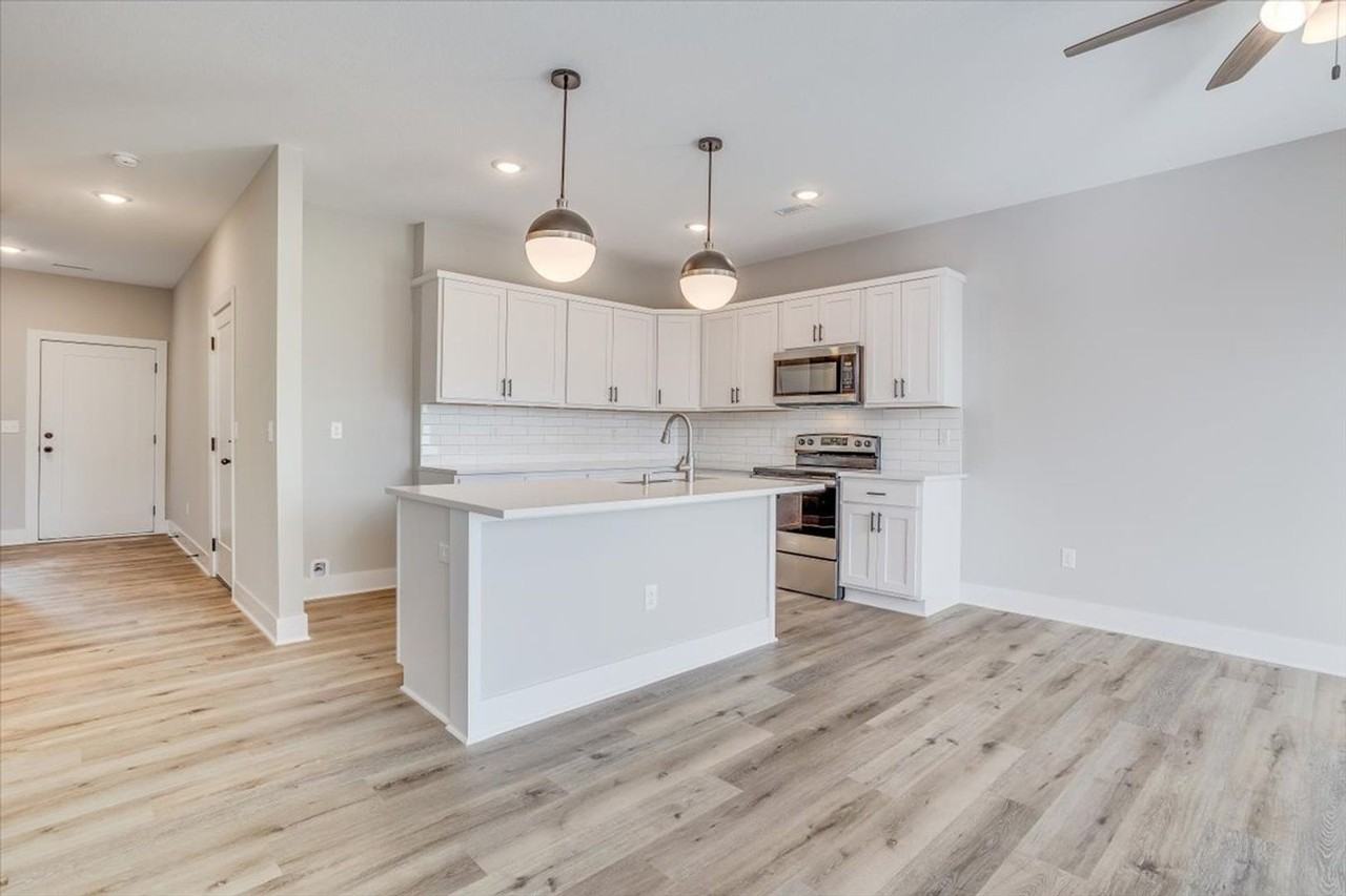 218 N Tracy St - Photo 3 of 11