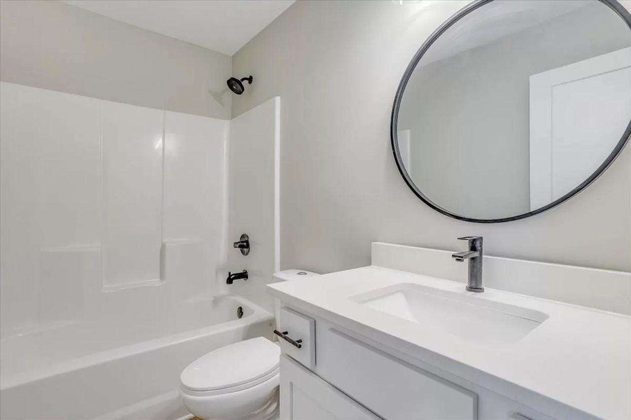 218 N Tracy St - Photo 6 of 11