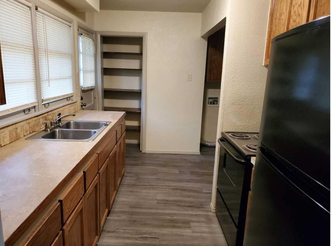 534 S Christine St - Photo 3 of 7