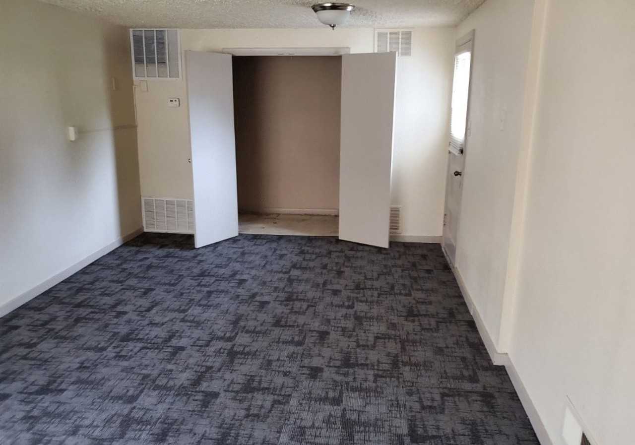 534 S Christine St - Photo 5 of 7