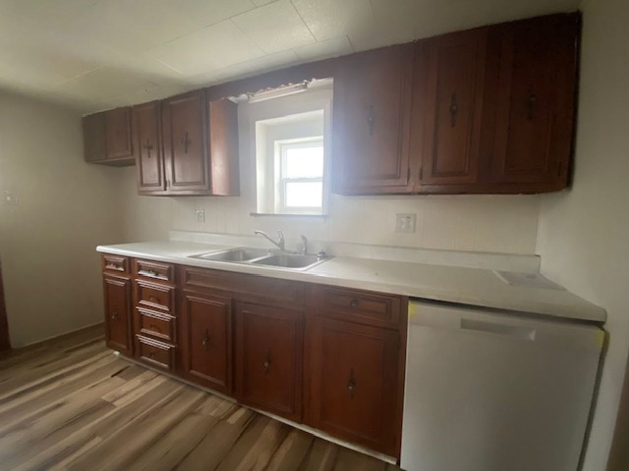 25 Jamestown Rd - Photo 3 of 10