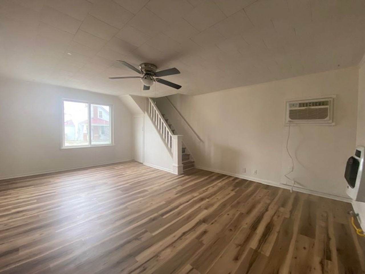 25 Jamestown Rd - Photo 7 of 10