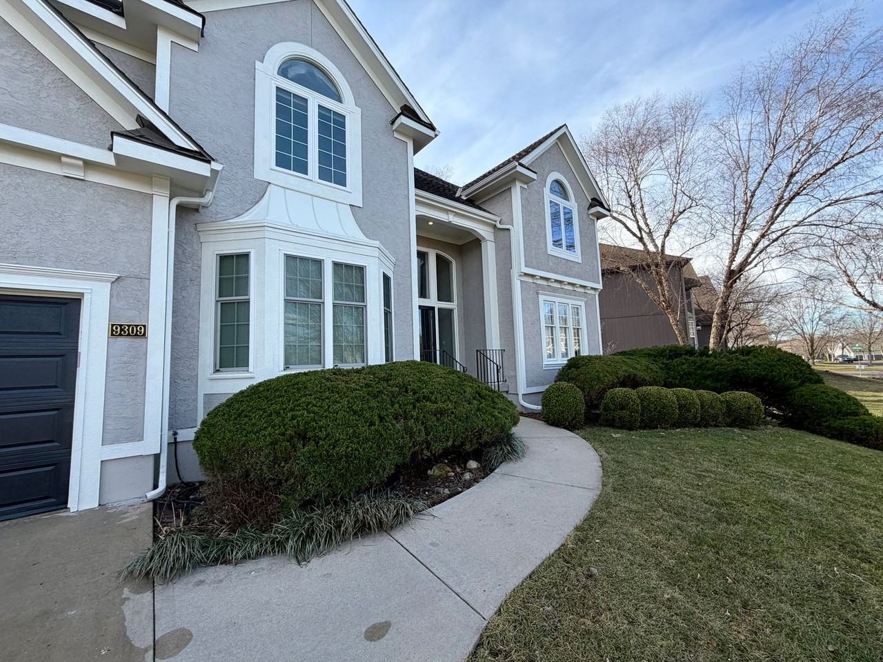 9309 W 144th Ter - Photo 3 of 37