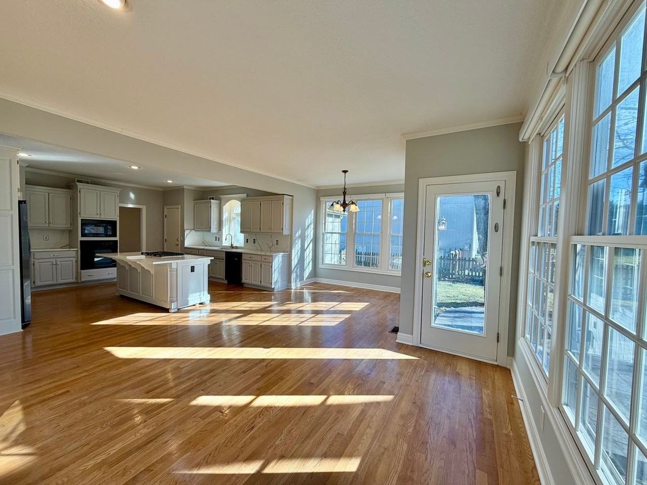 9309 W 144th Ter - Photo 7 of 37