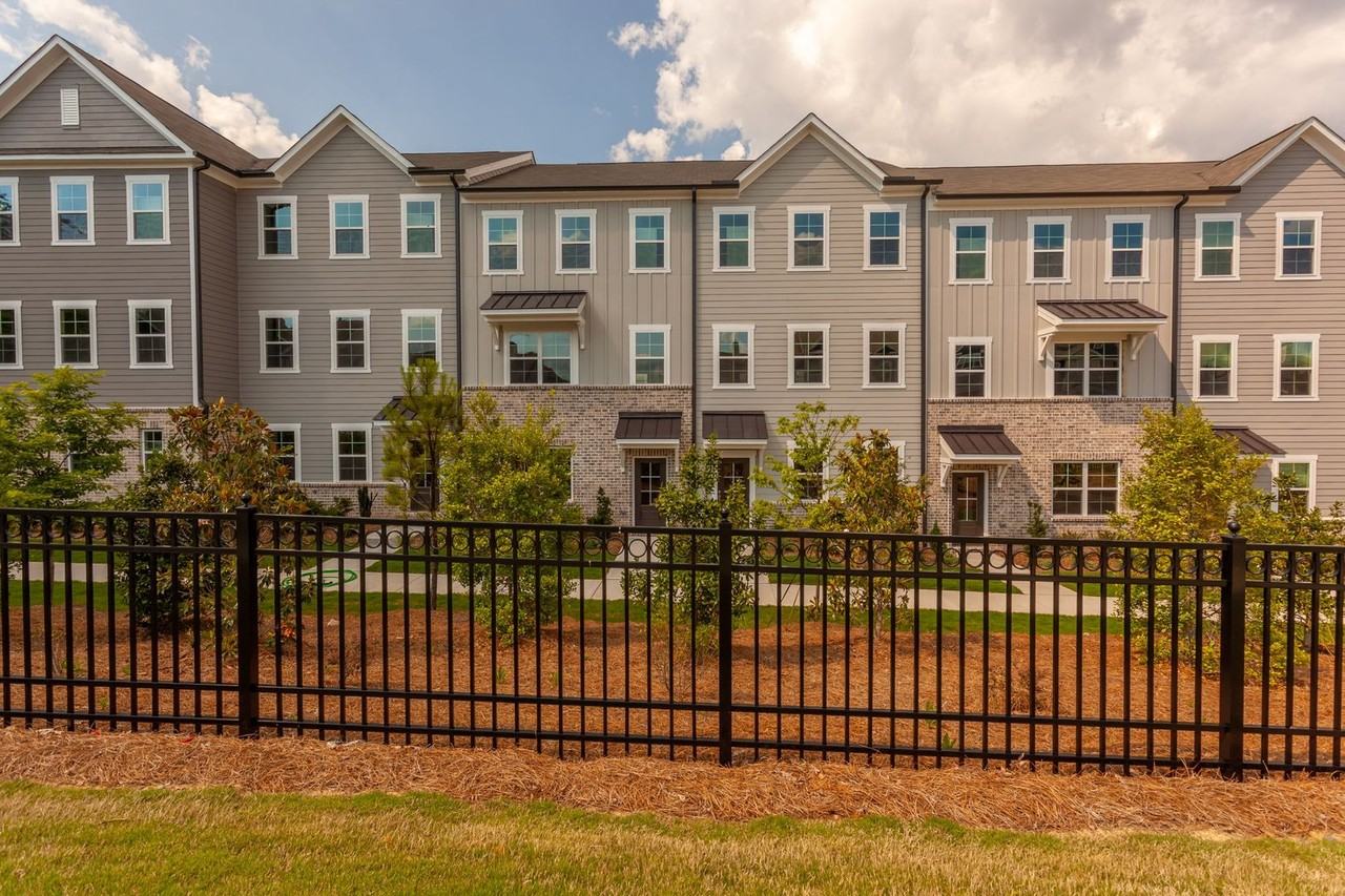 547 Bistre Dr - Photo 3 of 41