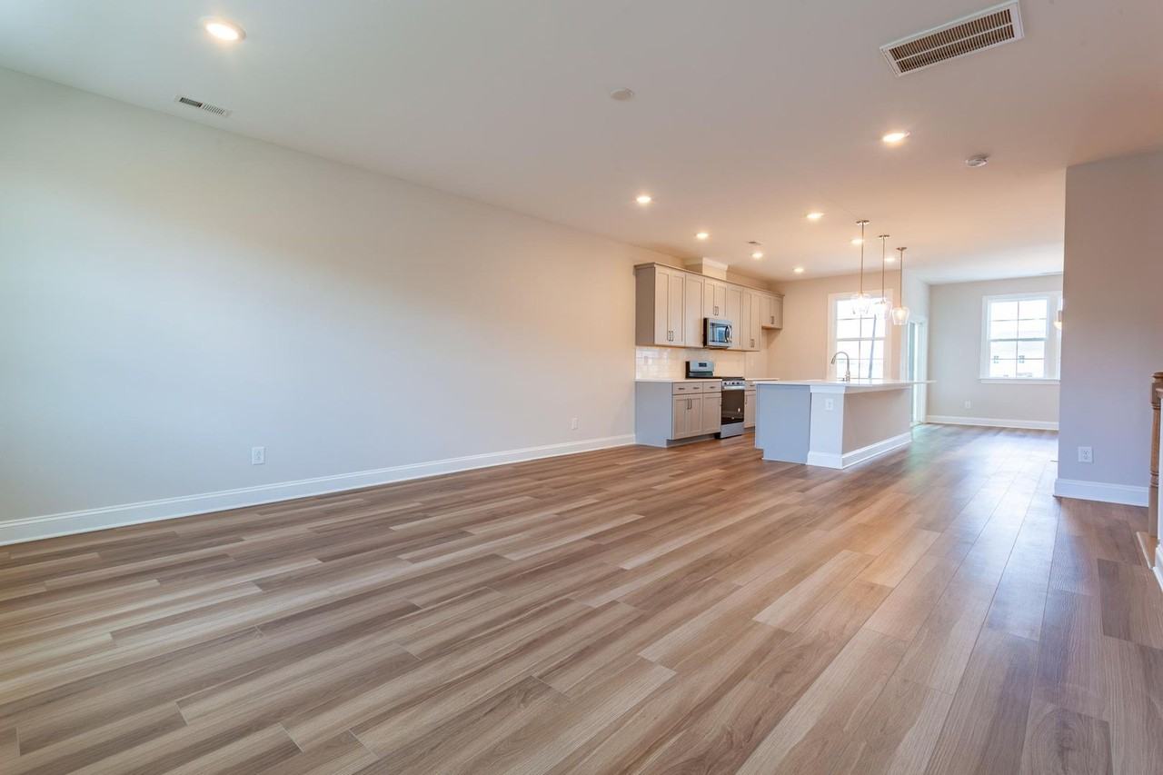 547 Bistre Dr - Photo 5 of 41