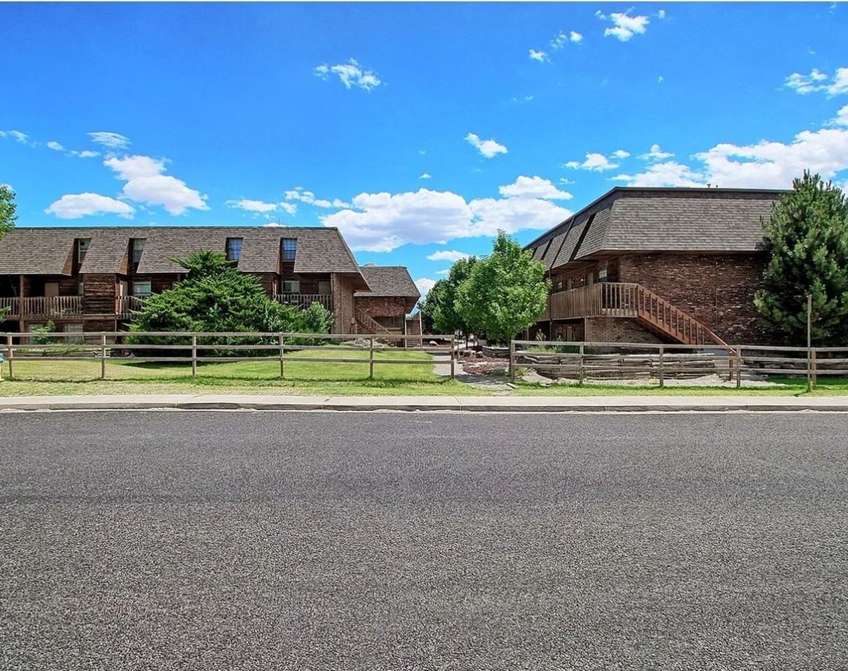 The Double Tree Apartments, offer comfortable and affordable living just minutes from the CMU campus - Photo 7 of 22