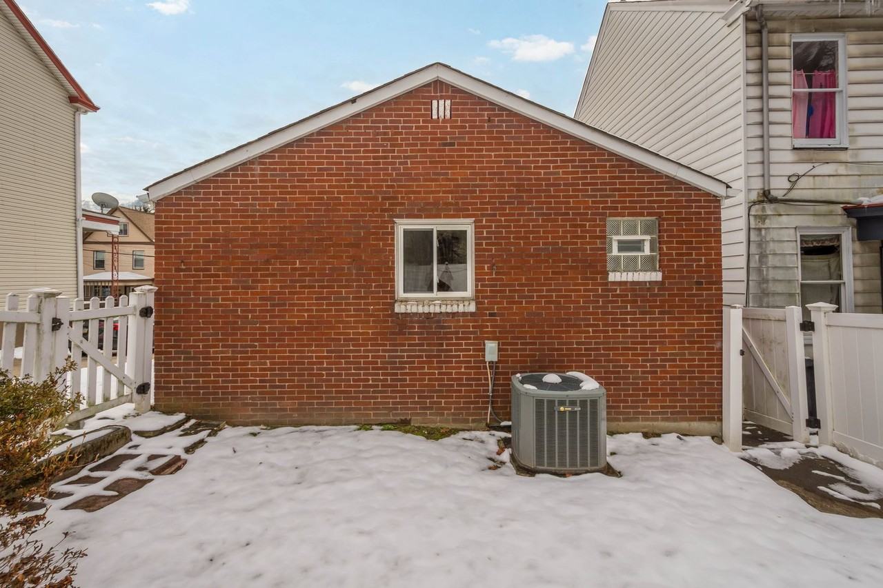 613 Hemlock St - Photo 4 of 23