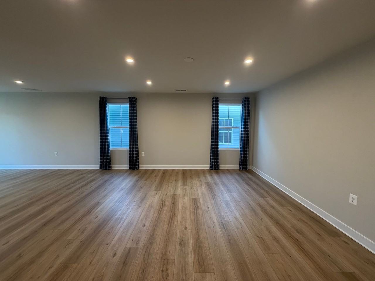 80 White Sands Blvd - Photo 6 of 37