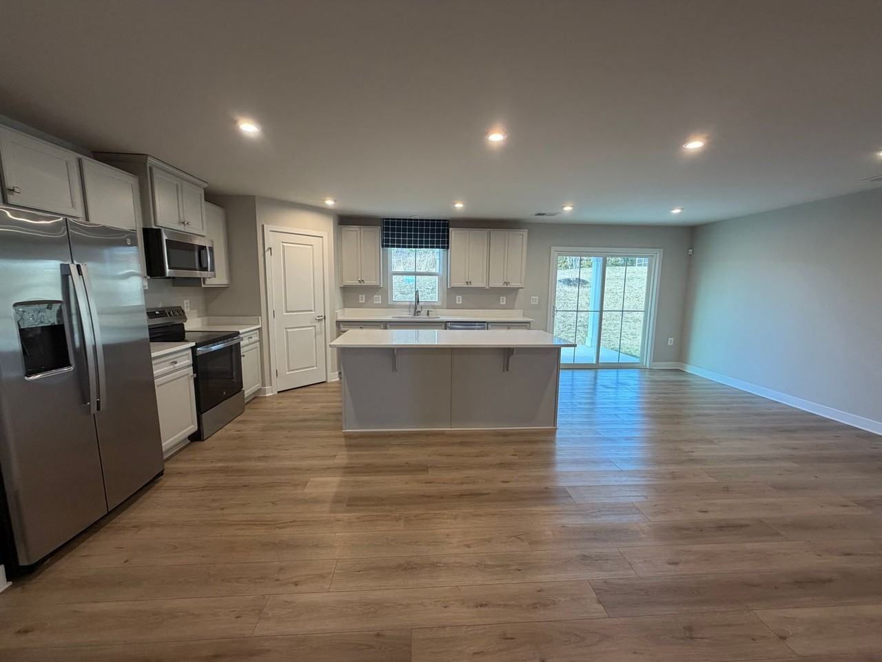 80 White Sands Blvd - Photo 7 of 37