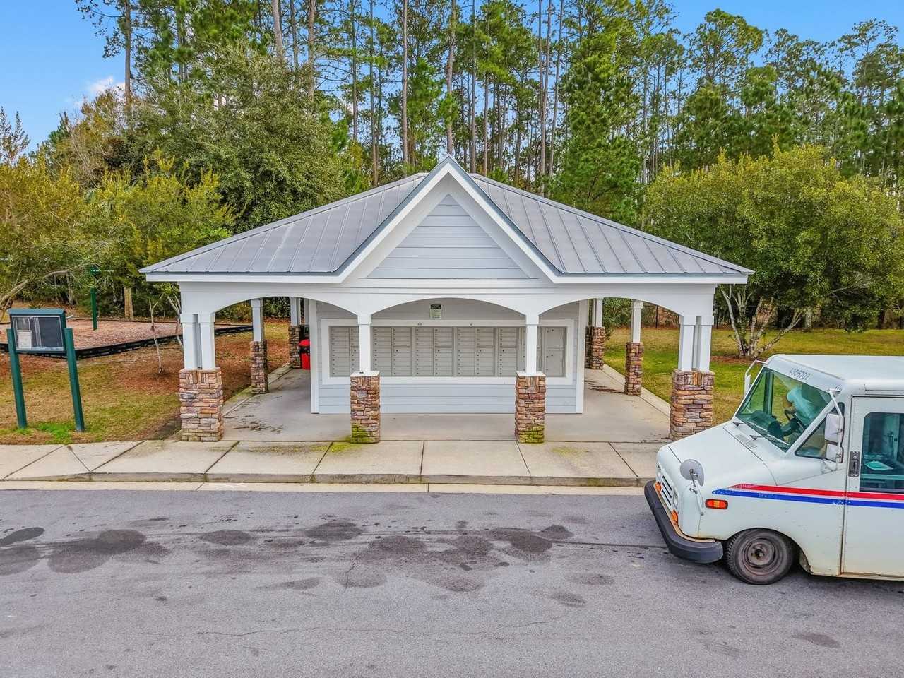 235 Date Palm Ln - Photo 4 of 48